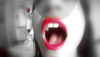 يتلقى Hussy القذف على القدح باعتباره نهاية الصب سيكس اجنبي عربي